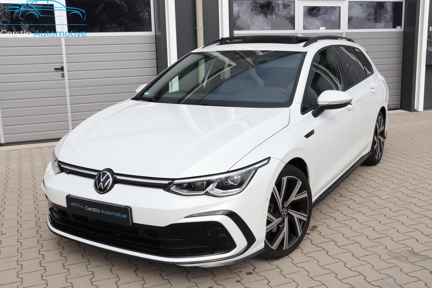 Volkswagen Golf Variant - 1.5 eTSI R-Line PANO ACC Carplay - AutoWereld.nl