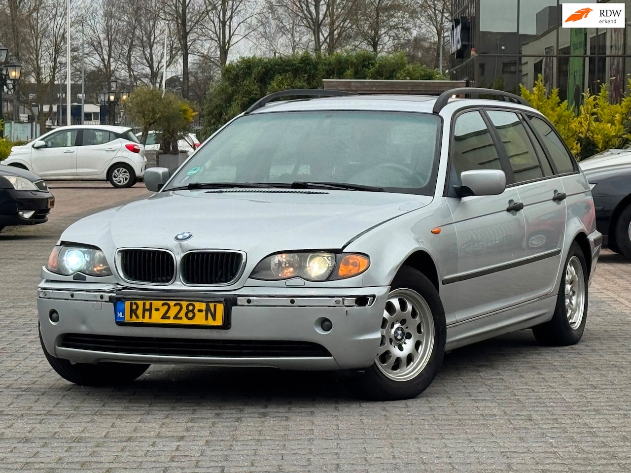 BMW 3-serie Touring - 316i Black&Silver II | Parkeersensoren | Climate Control | Schuifdak | Cruise control | 2 - AutoWereld.nl