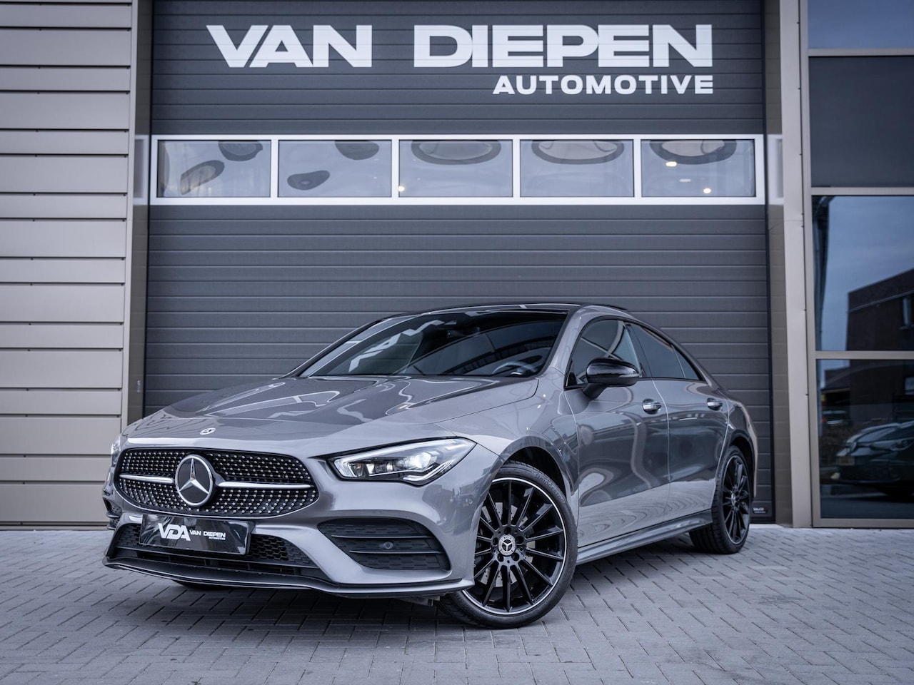 Mercedes-Benz CLA-Klasse - 250 e AMG Line - Matrix l Pano l Sfeerverl. l Keyless l 19" - AutoWereld.nl