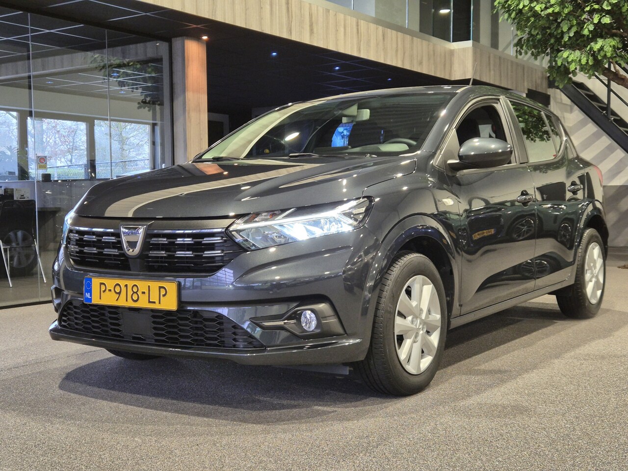 Dacia Sandero - 1.0 TCe 90 Comfort Als nieuw | Android-auto | Navi | Cruise| Sensoren - AutoWereld.nl