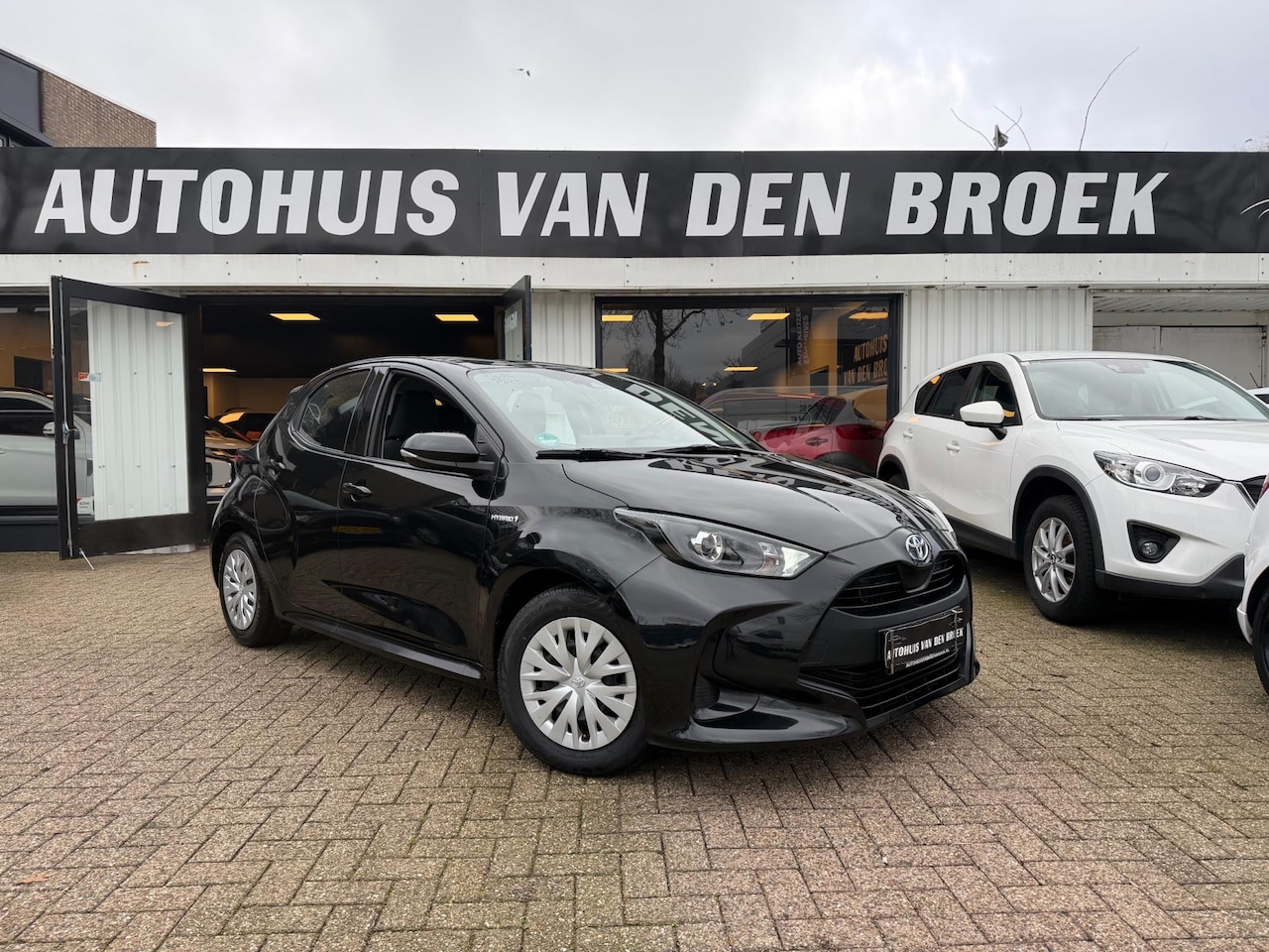 Toyota Yaris - 1.5 Hybrid Active|Navi|Cruise|Carplay|Camera|ACC|Climate|Stoelverw| - AutoWereld.nl