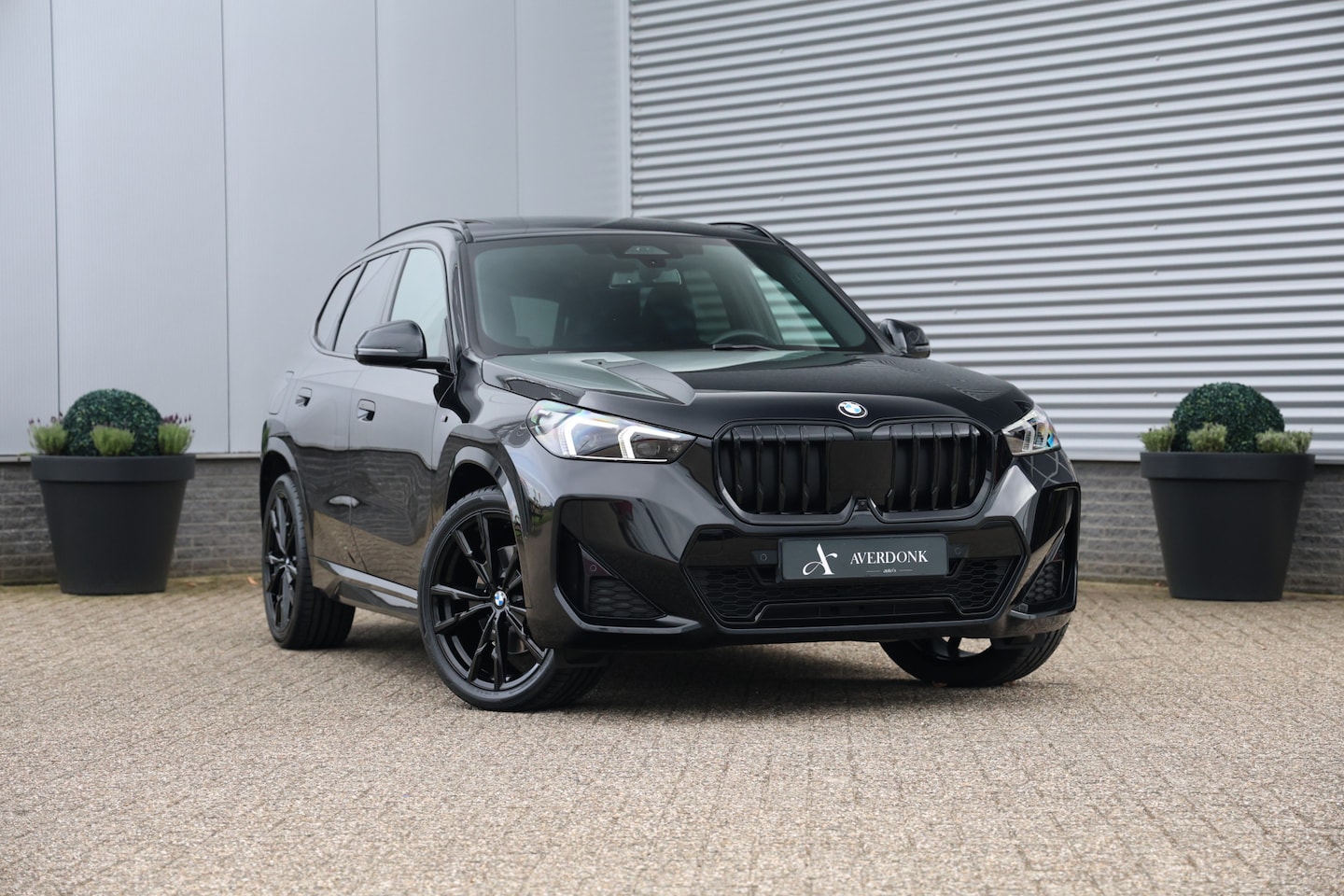 BMW X1 - sDrive20i 170pk M-Sport Black Ed. Pano|360Cam|HUD - AutoWereld.nl