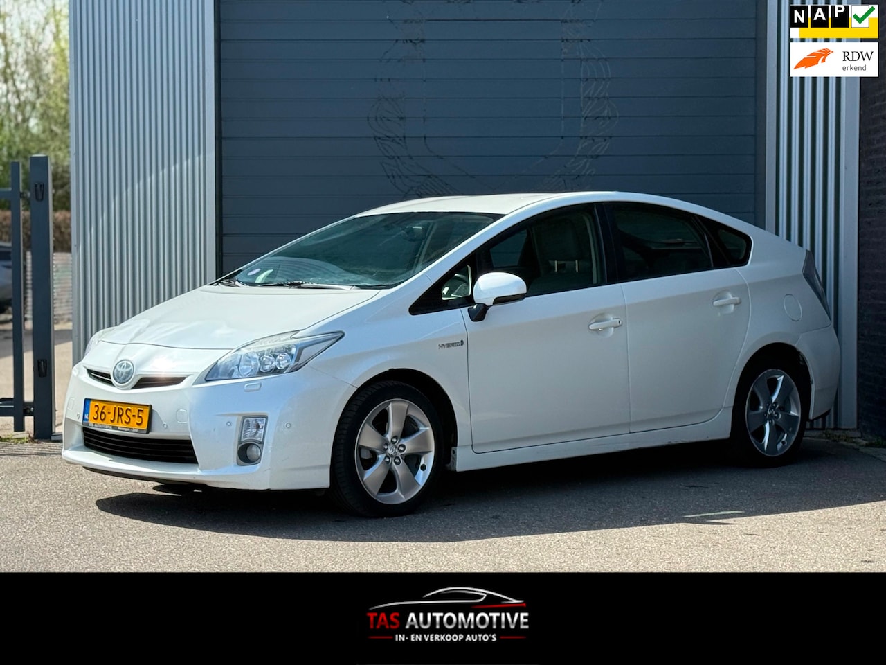 Toyota Prius - 1.8 Executive NAVI / LEER / HUD / PDC / CLIMA - AutoWereld.nl