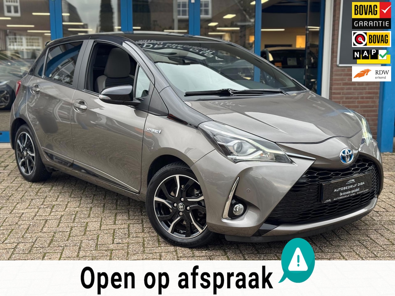 Toyota Yaris - 1.5 Hybrid Bi-Tone Plus 2018 AUT NAVI CLIMA NAP - AutoWereld.nl