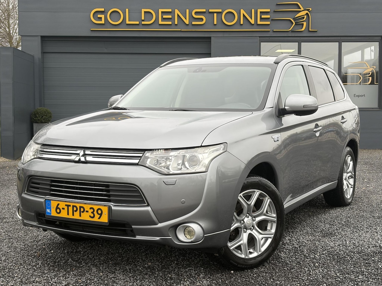 Mitsubishi Outlander - 2.0 PHEV instyle 2e Eigenaar,Trekhaak,Navi,Camera,Clima,Cruise,Stoelverwarming,Schuifdak,K - AutoWereld.nl
