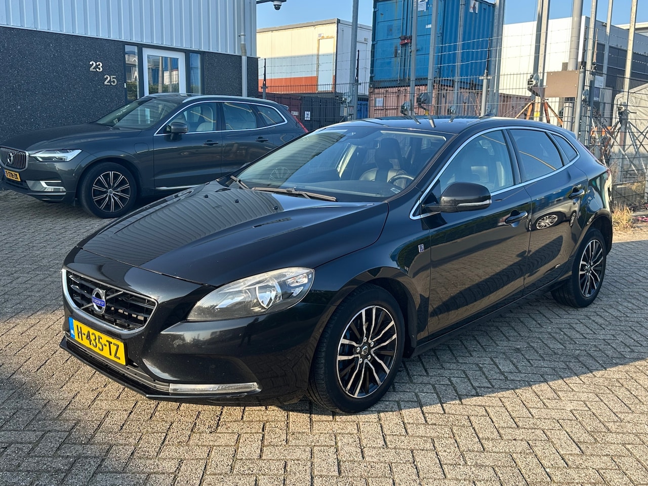 VOLVO V40