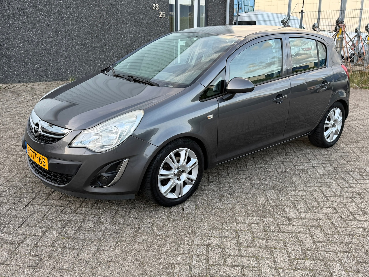 Opel Corsa - 1.2-16V Cosmo 2011 Airco - AutoWereld.nl