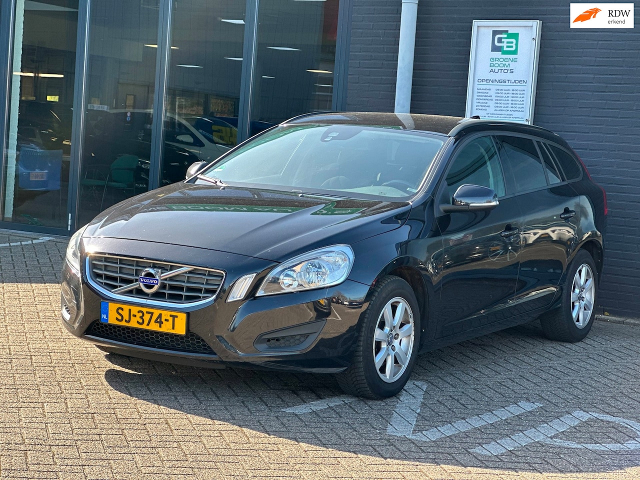Volvo V60 - 1.6 D2 Kinetic/NAVI/AIRCO/STOELVERWARMING/NETTE STAAT!! - AutoWereld.nl