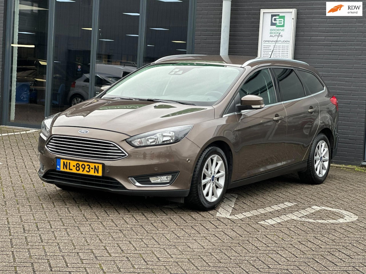 Ford Focus Wagon - 1.5 Titanium Edition/2E EIG/NAVI/AIRCO/AUTOMAAT/CAMERA - AutoWereld.nl