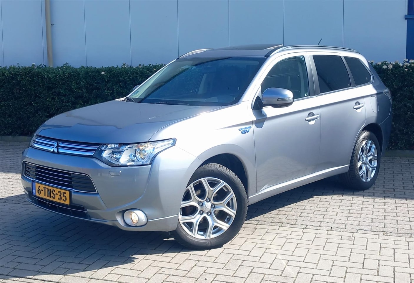 Mitsubishi Outlander - 2.0 PHEV Clear Tec 4WD Automaat Instyle ClearTec 4WD CVT 5pl Instyle - AutoWereld.nl