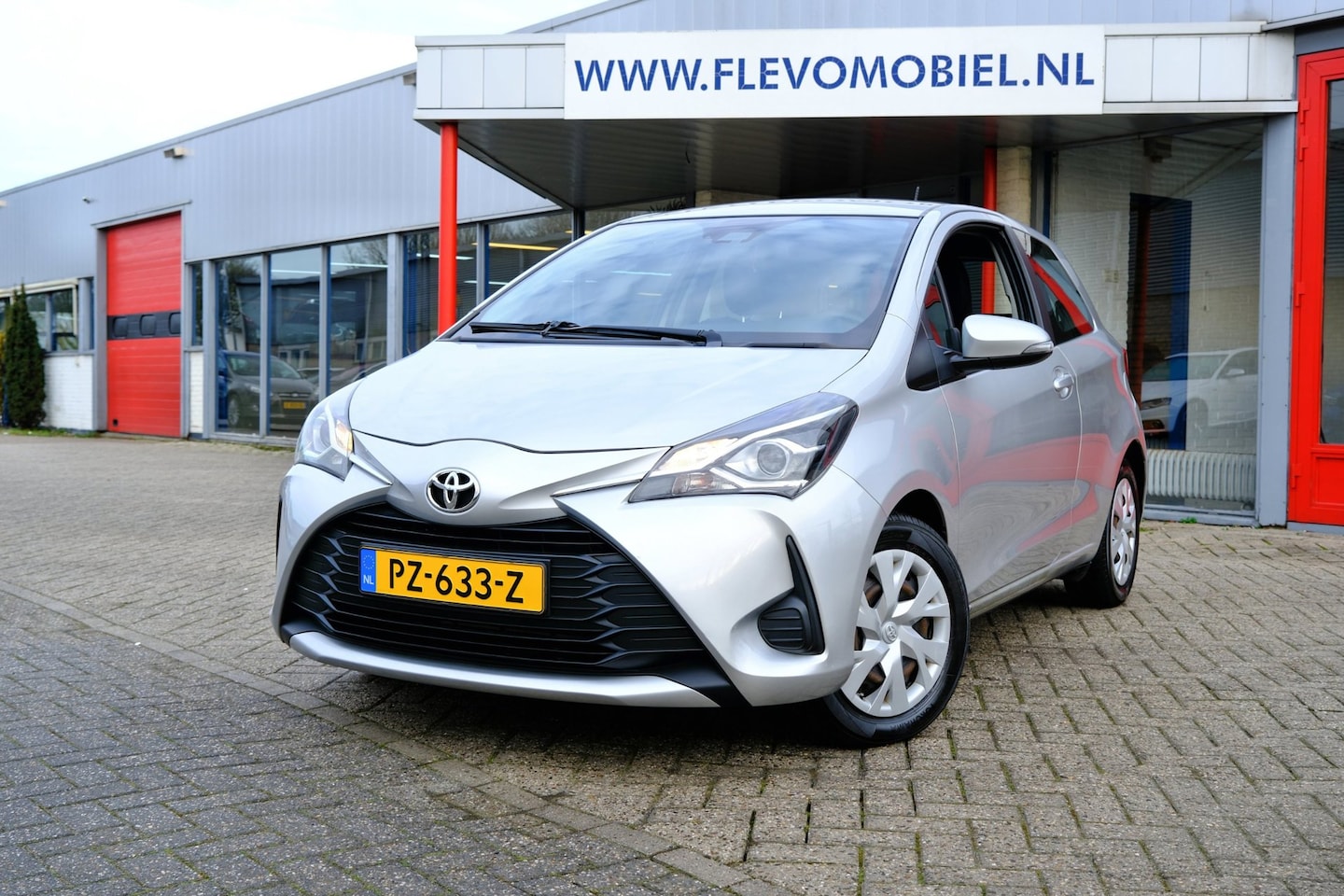 Toyota Yaris - 1.5 VVT-i Aspiration Aut. *15.570km!* Clima|Cam|1e Eigenaar! - AutoWereld.nl