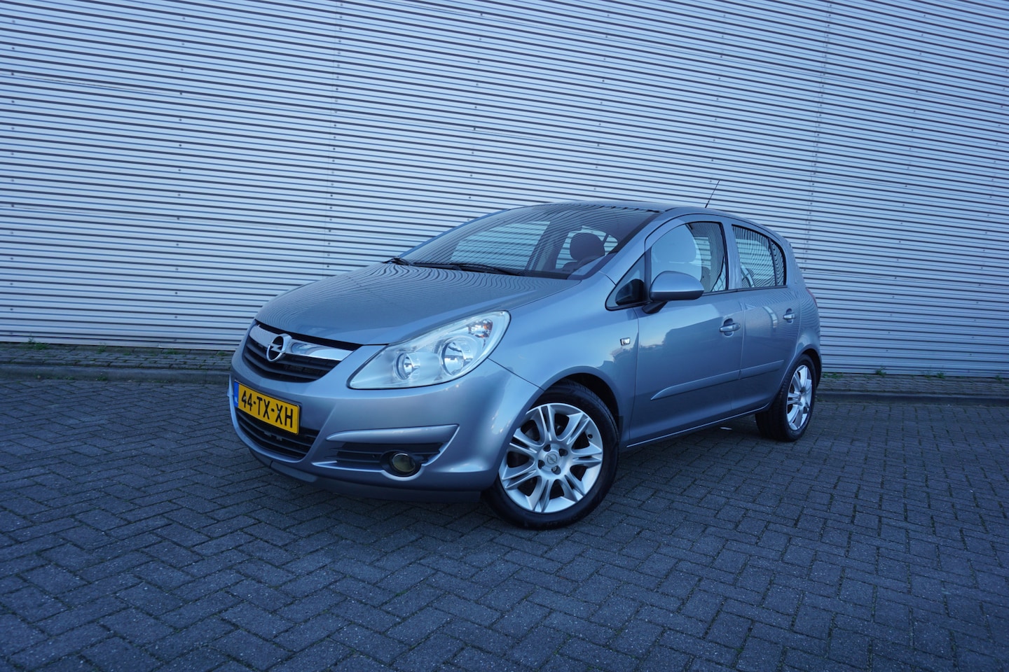 Opel Corsa - 1.4-16V Enjoy Airco / Cruise / Elektr. ramen / Lm velgen /  NAP - AutoWereld.nl