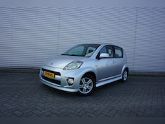 Daihatsu Sirion 2 - 1.3-16V Comfort Airco / Cruise / Parkeers. / Elektr. ramen / Lm velgen / NAP / NIEUWE APK