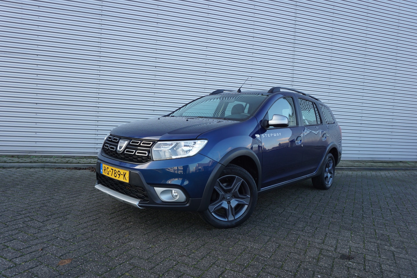 Dacia Logan MCV - 0.9 TCe Stepway Airco / Navi / Cruise / Parkeersens. / Trekhaak / Lm velgen / NAP - AutoWereld.nl
