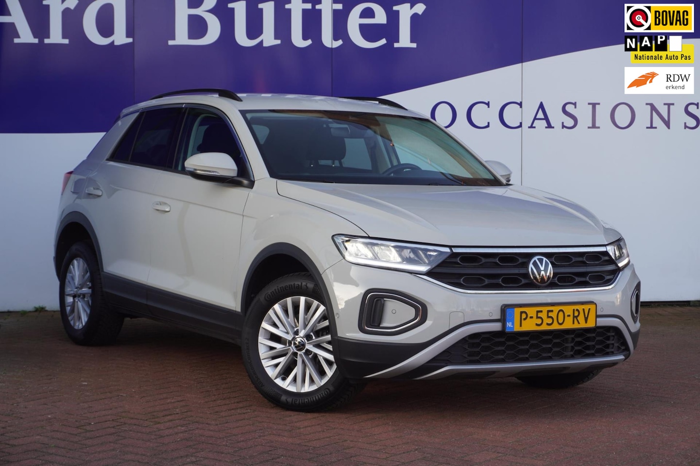 Volkswagen T-Roc - 1.5 TSI Life 150PK / Orig-NL / Vitrual /Navigatie/Camera / ParkeerHulp / ACC / = NIEUW-TYP - AutoWereld.nl