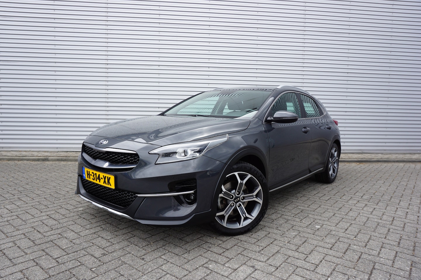 Kia XCeed - 1.0 T-GDi DynamicLine Climate / Navi / Camera / Cruise / Lane ass. / Parkeers. / Trekhaak - AutoWereld.nl