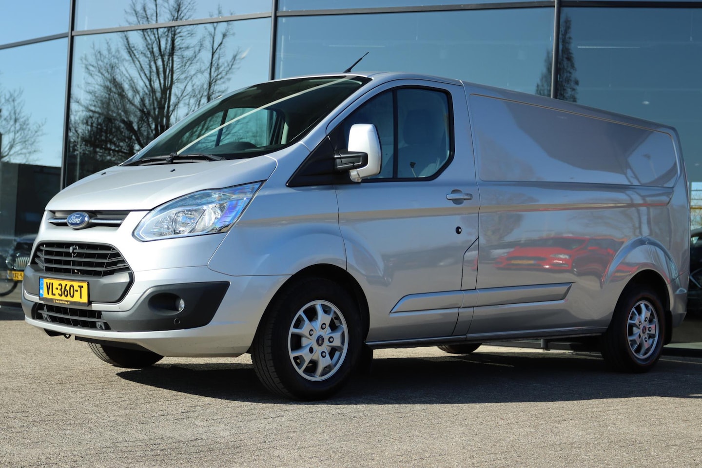 Ford Transit Custom - 290 2.2 TDCI L2H1 LIMITED | TREKHAAK | PDC | CRUISE | AIRCO | 3-ZITS - AutoWereld.nl