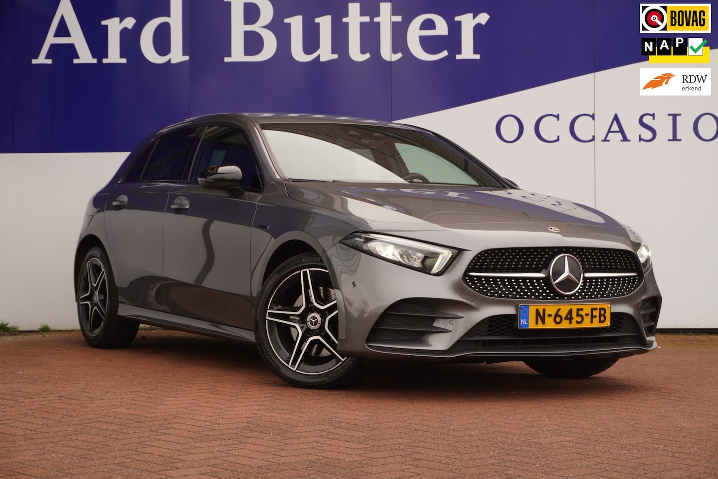 Mercedes-Benz A-klasse - 250 e Business Solution AMG Limited+Leder+Sfeer-verlichting+Navigatie+Apple-carplay+camera - AutoWereld.nl