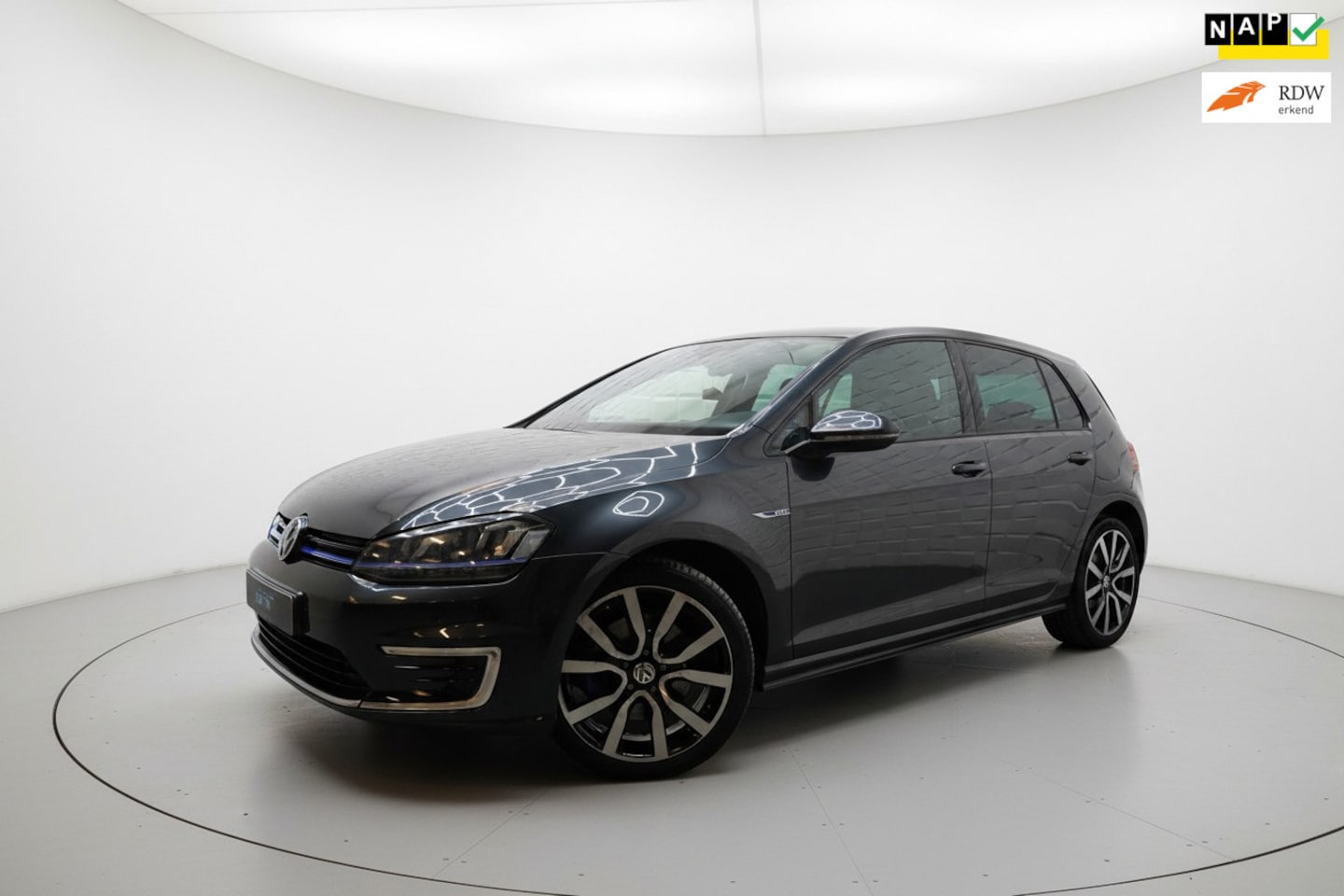 Volkswagen Golf - 1.4 TSI GTE LEER STOELVERWARMING PDC NAP - AutoWereld.nl
