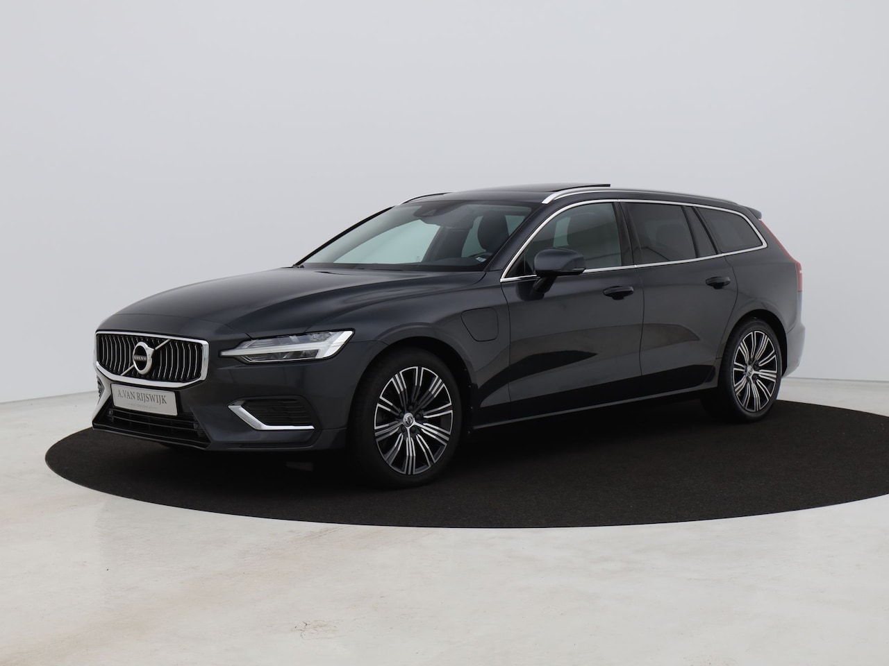 Volvo V60 - 2.0 T8 Twin Engine AWD Inscription | PANO | CAMERA | ADAPTIVE | KEYLESS - AutoWereld.nl