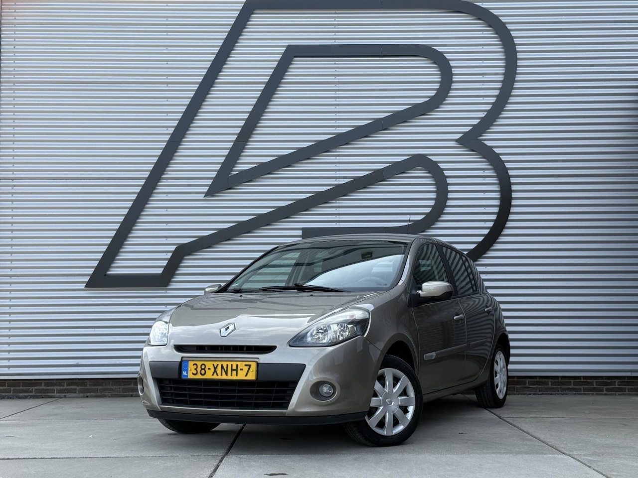 Renault Clio - 1.2 Authentique 2e Eigenaar|Navi|Airco|Cruise|D-riem vv in 2025|N.A.P|Nieuwe APK bij Aflev - AutoWereld.nl