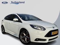 Ford Focus - 2.0 EcoBoost ST-3 250pk | Winter Pack | Xenon | Recaro stoelen | Sony Audio | 5 deurs