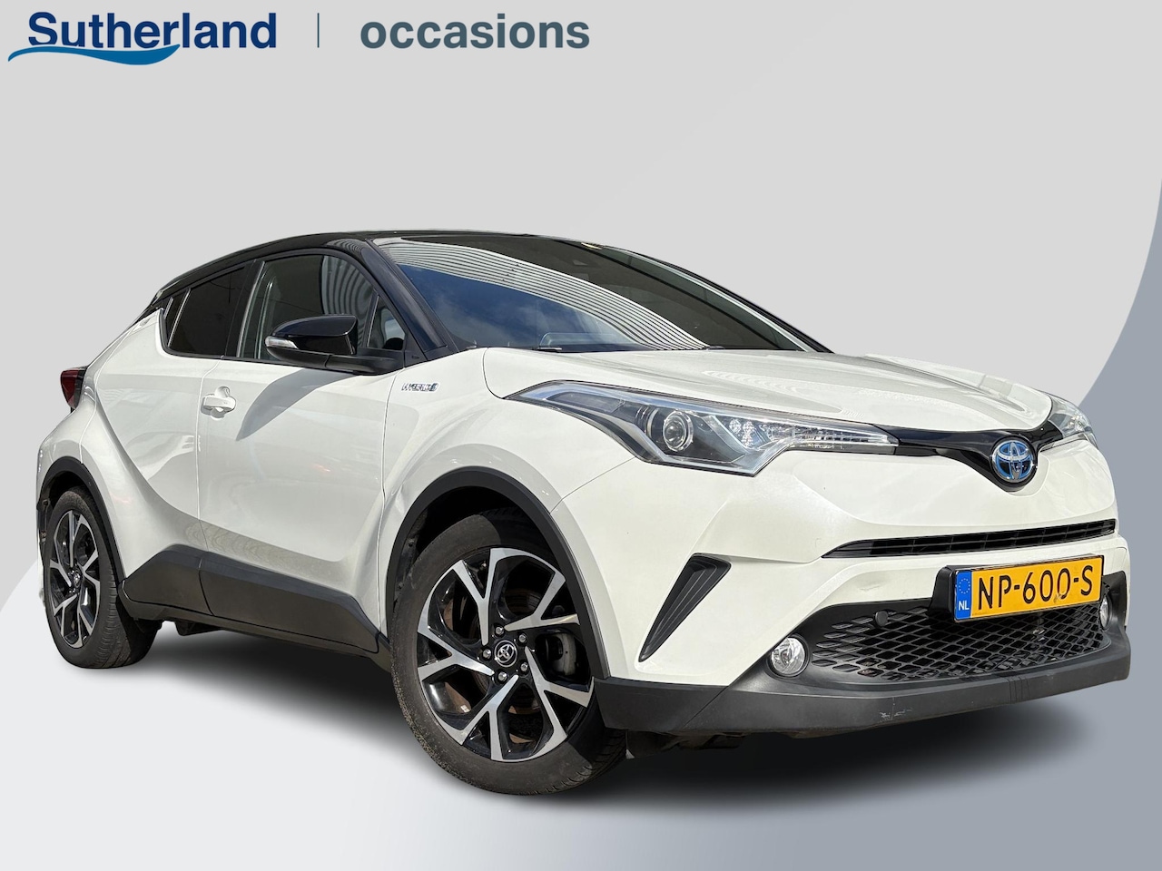 Toyota C-HR - 1.8 Hybrid Bi-Tone | Stoelverwarming | Camera | Navi | Zomer & Winter Set | Dealer Onderho - AutoWereld.nl