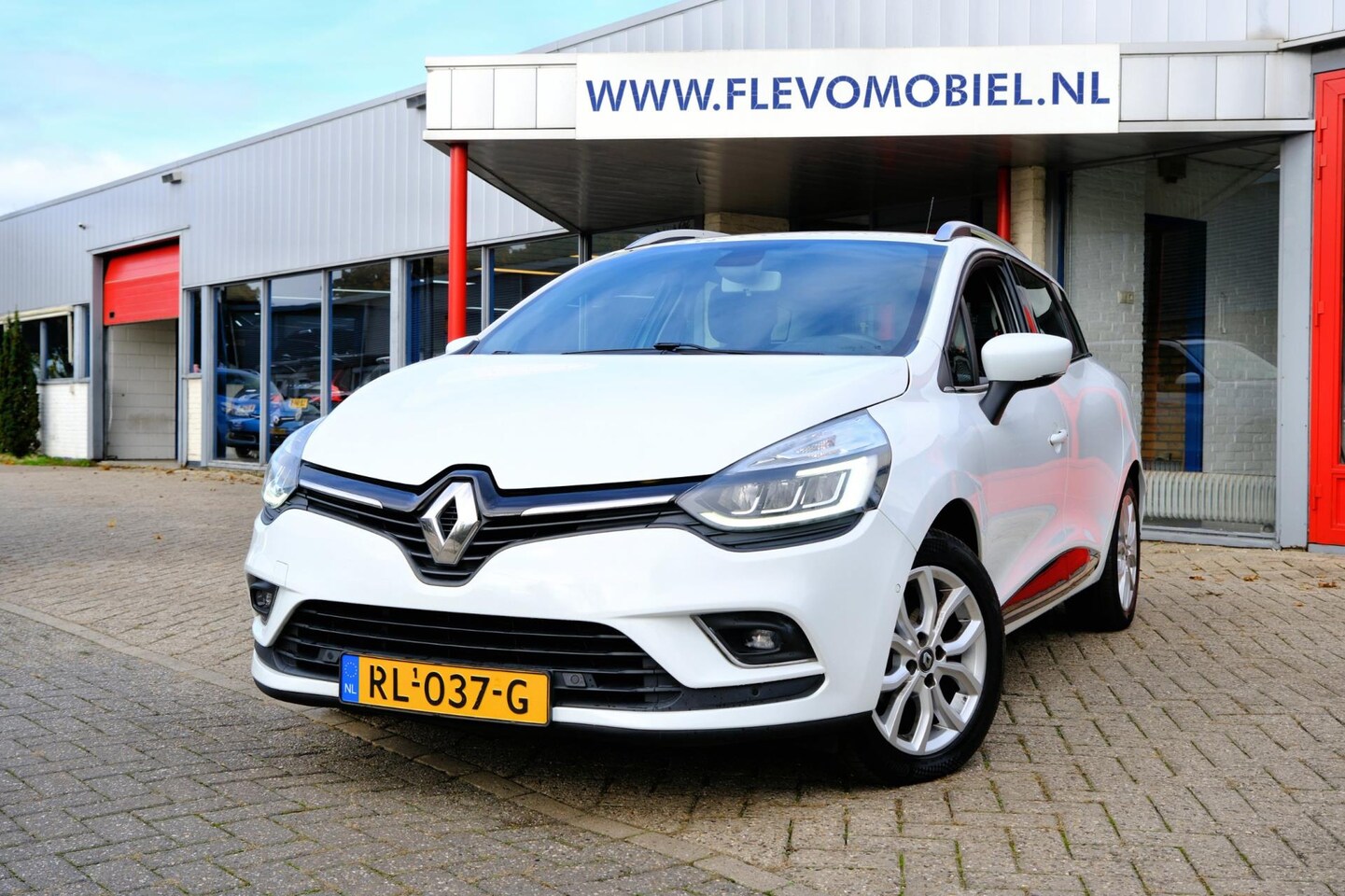 Renault Clio Estate - 1.2 TCe Intens Navi|LED|Clima|ParkAssist|LMV - AutoWereld.nl