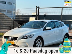Volvo V40 - 1.6 D2 Kinetic Business|NAVI|PSENSOR|TREKHAAK|CRUISE|AIRCO