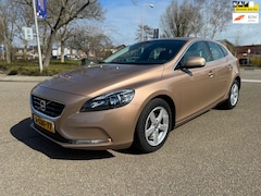 Volvo V40 - 1.6 D2 Momentum / airco / cruise.control / navi / camera / pdc / nap…