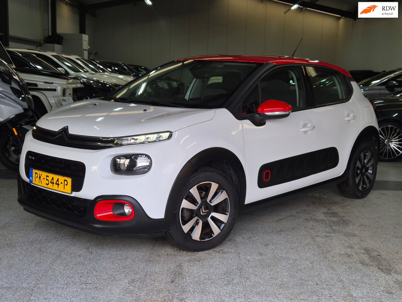 Citroën C3 - 1.2 PureTech Shine Carplay Camera Stoelverwarming - AutoWereld.nl