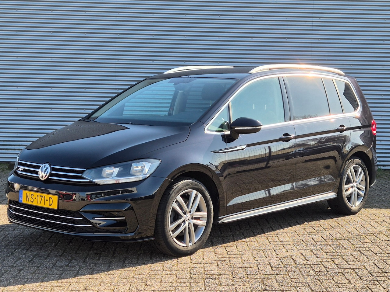 Volkswagen Touran - 1.4 TSI Aut Highline Business R-Line Camera Navi - AutoWereld.nl