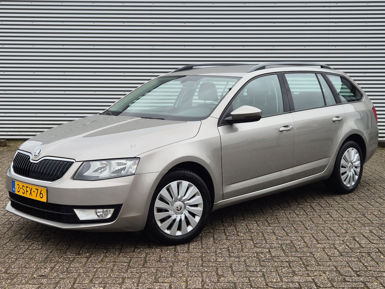Skoda Octavia Combi - 1.6 TDI Greentech Ambition Dealer Onderhouden - AutoWereld.nl