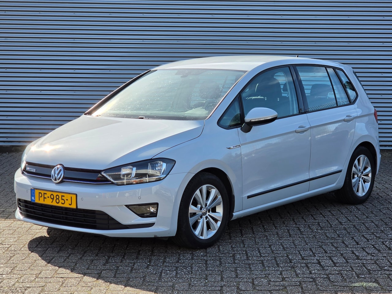 Volkswagen Golf Sportsvan - 1.0 TSI Automaat Carplay Navi Pdc Trekhaak - AutoWereld.nl