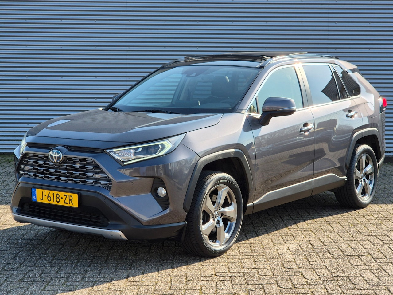 Toyota RAV4 - 2.5 Hybrid Executive Leder Camera Pano Stoelverwarming - AutoWereld.nl