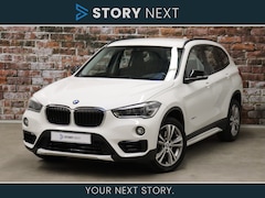BMW X1 - sDrive20i Executive Sport Line Automaat / Navigatie / Parkeersensoren voor+achter / Cruise