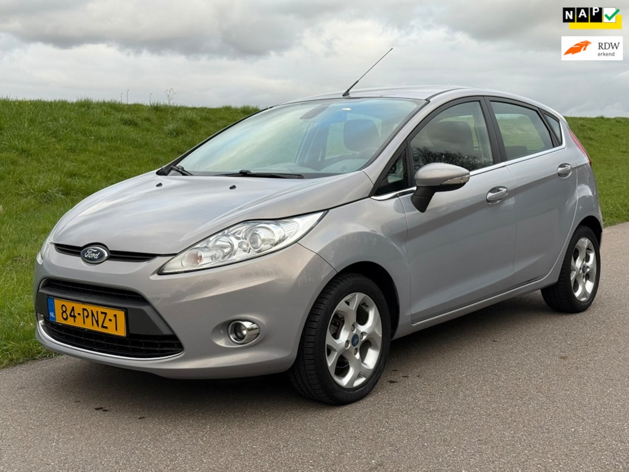 Ford Fiesta - 1.25 Titanium | Cruise | PDC | Climate | NAP - AutoWereld.nl
