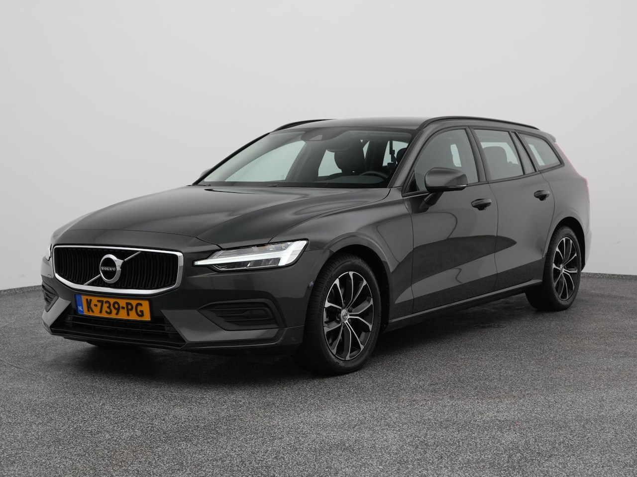Volvo V60 - 2.0 B3 Momentum Advantage | CAMERA | LEDER - AutoWereld.nl