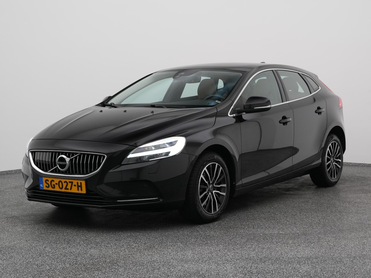 Volvo V40 - 2.0 D2 Nordic+ | CAMERA | STOELVERW. | KEYLESS | LEDER - AutoWereld.nl