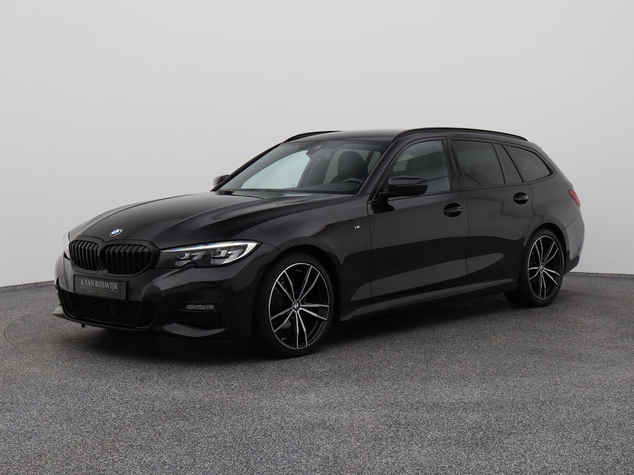 BMW 3-serie Touring - 318i Automaat M-Sport Touring | CAMERA | CARPLAY | STOELVERWARMING - AutoWereld.nl