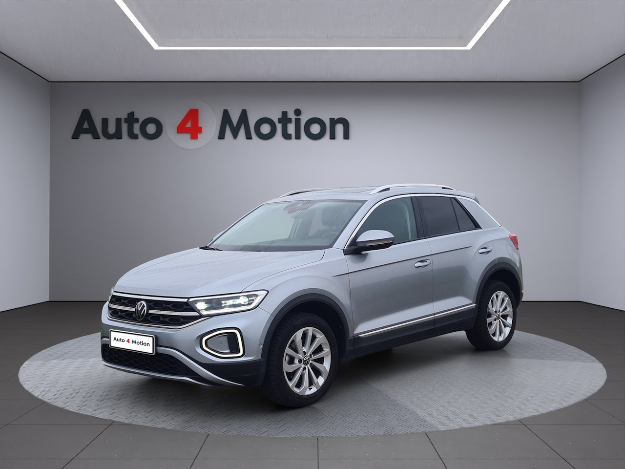 Volkswagen T-Roc - 1.0TSI Business+ Full LED I NAVIG I PANO DAK I ELEKT KOFFER - AutoWereld.nl