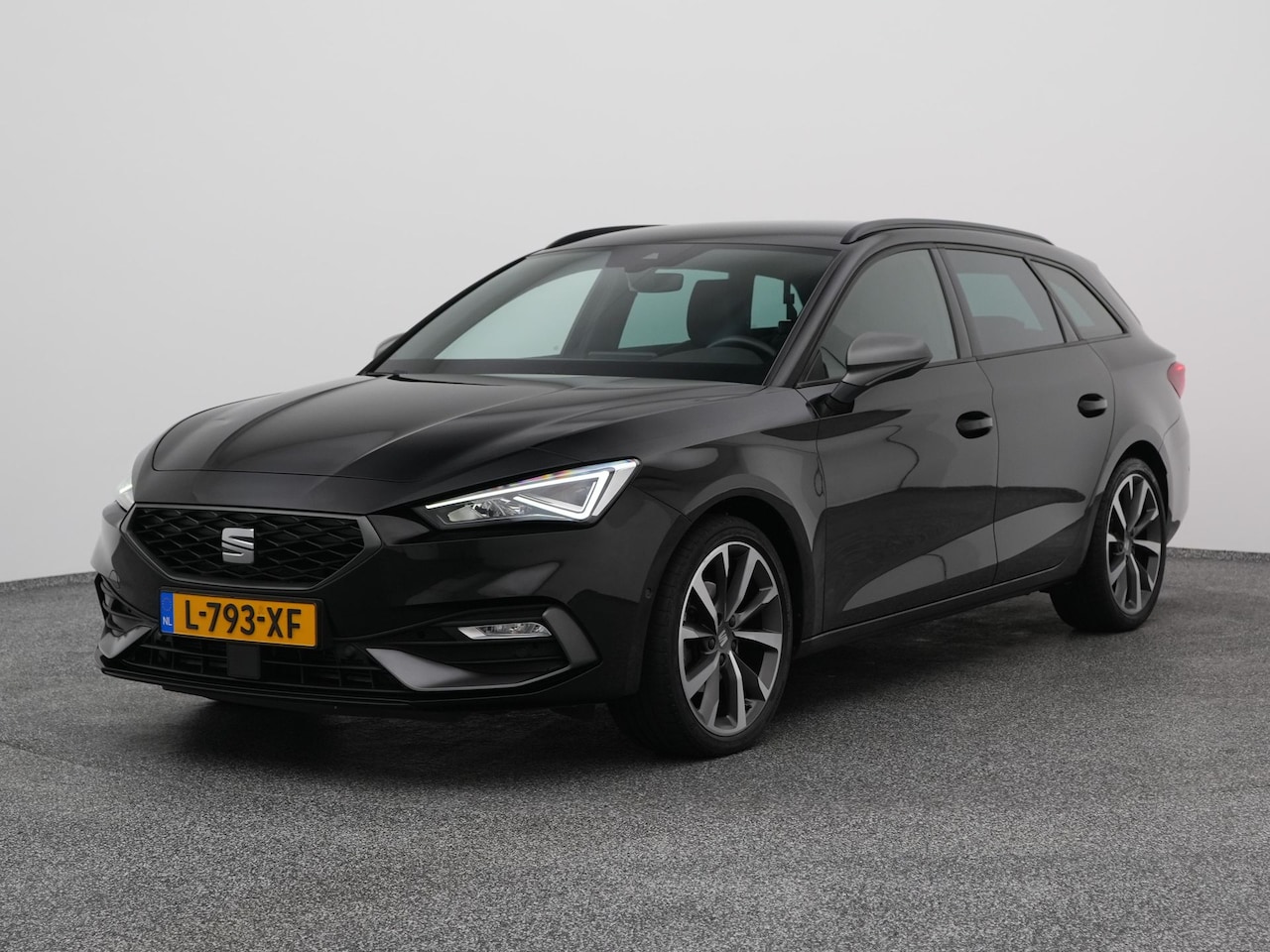 SEAT Leon Sportstourer - 1.0 eTSI DSG-7 Sportstourer FR Business Intense | CAMERA | ADAPTIVE | TREKHAAK - AutoWereld.nl