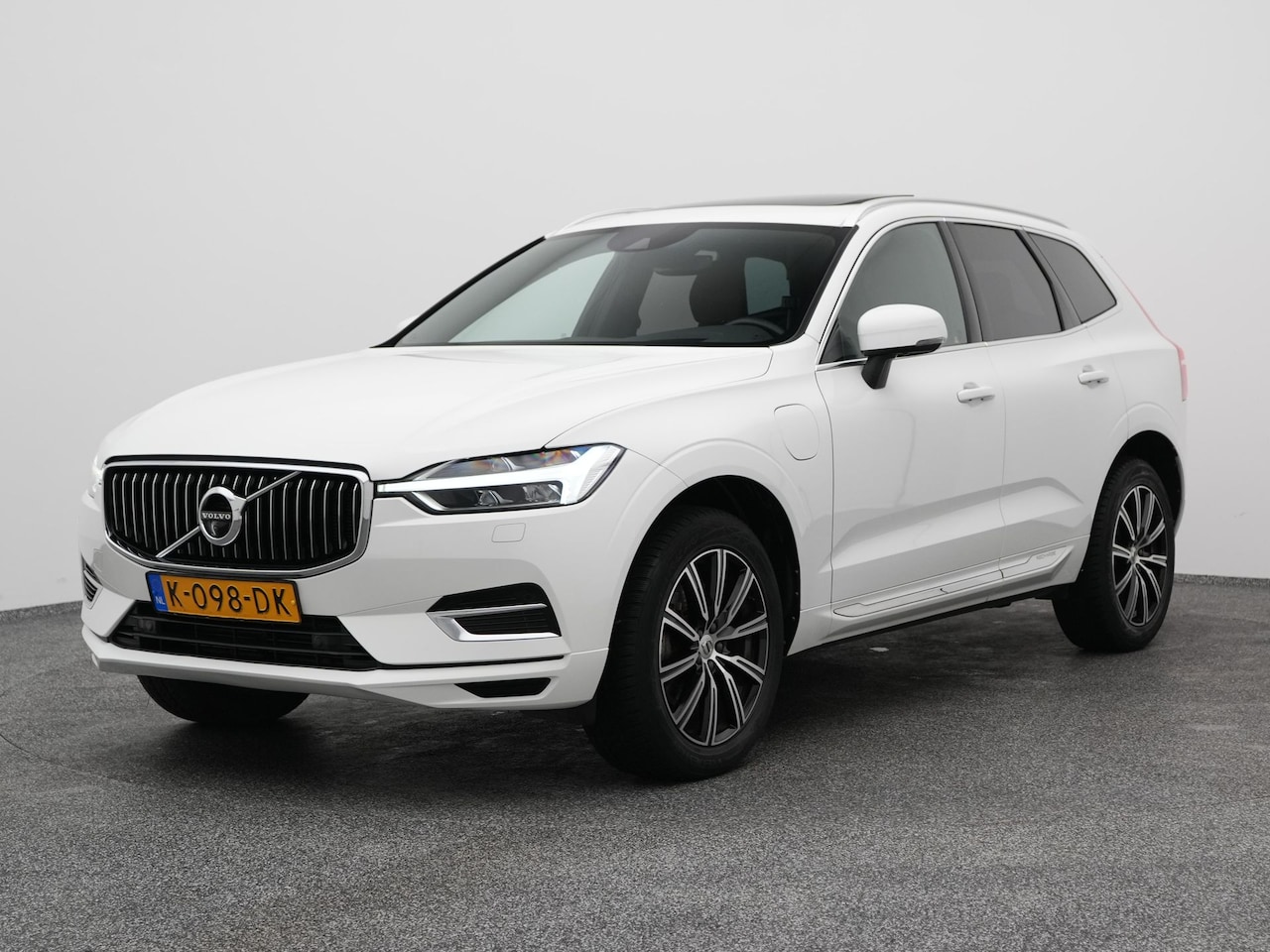 Volvo XC60 - 2.0 Recharge T6 AWD Inscription | PANO | 360° | ADAPTIVE | H&K | HUD | MEMORY | STOELVENT. - AutoWereld.nl