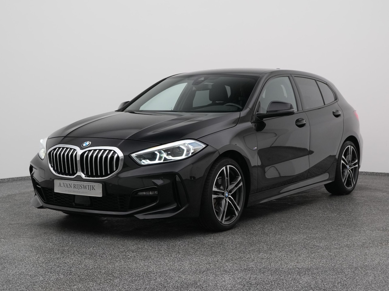 BMW 1-serie - 116i Automaat M-Sport | CAMERA | NAVI - AutoWereld.nl