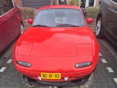Mazda MX-5 - 1.6i-16V Canadese uitvoering.