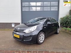 Kia Rio - | 1.2 CVVT ComfortLine | Airco | Telefoonverbinding | Navigatie |