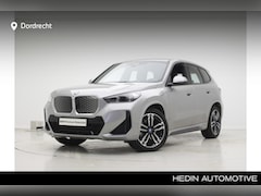 BMW iX1 - eDrive20 67 kWh M-Sport | Panorama | Voorbereiding Driving Assistant Plus