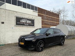 BMW iX - XDrive50 High Executive 112 kWh -ZEER LAGE KM - PANO - HARMAN KARDON - H/U DISPLAY - VOL O