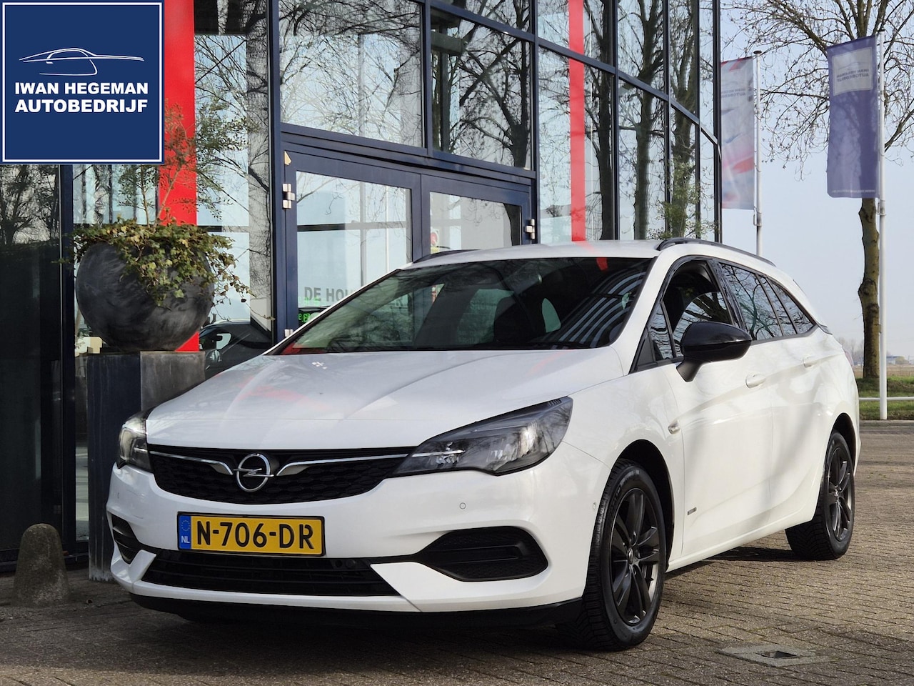 Opel Astra Sports Tourer - 1.2 Design & Tech | Climate Control | Cruise Control | Navigatie | Licht metalen velgen | - AutoWereld.nl