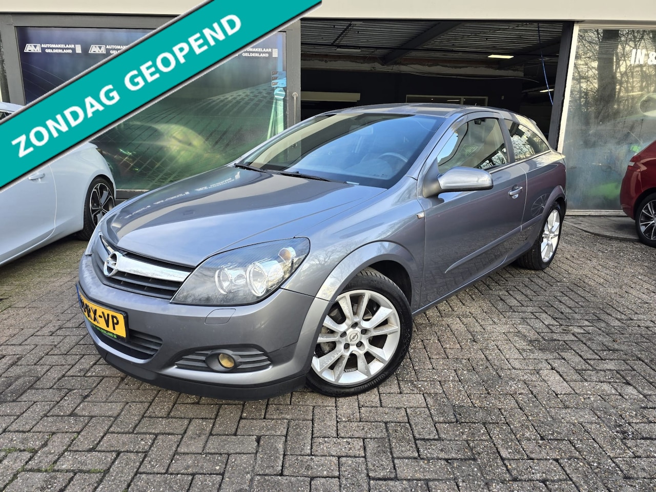 Opel Astra GTC - 1.8 Cosmo | AUTOMAAT | 3E EIGENAAR|12 MND GARANTIE|NW APK|AIRCO|LMV - AutoWereld.nl